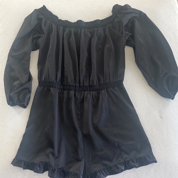Bebe Off The Shoulder Long Sleeve Ruffel Romper - Picture 6 of 6